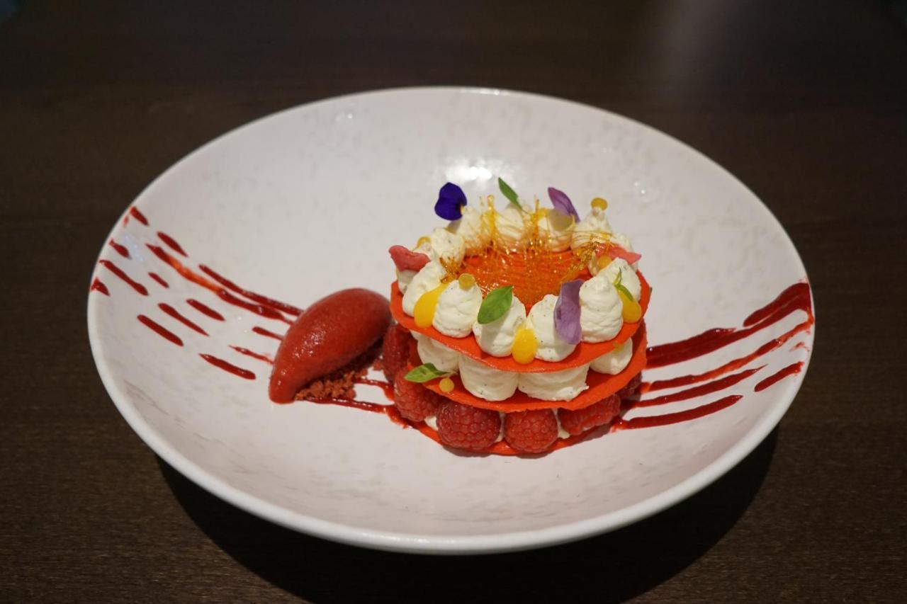 โรซีต เฮาส์ ลอนดอน Hotel ภายนอก รูปภาพ A salad prepared with edible flowers