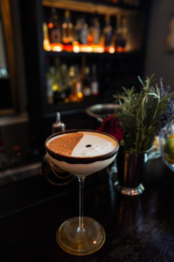 โรซีต เฮาส์ ลอนดอน Hotel ภายนอก รูปภาพ A Clover Club cocktail