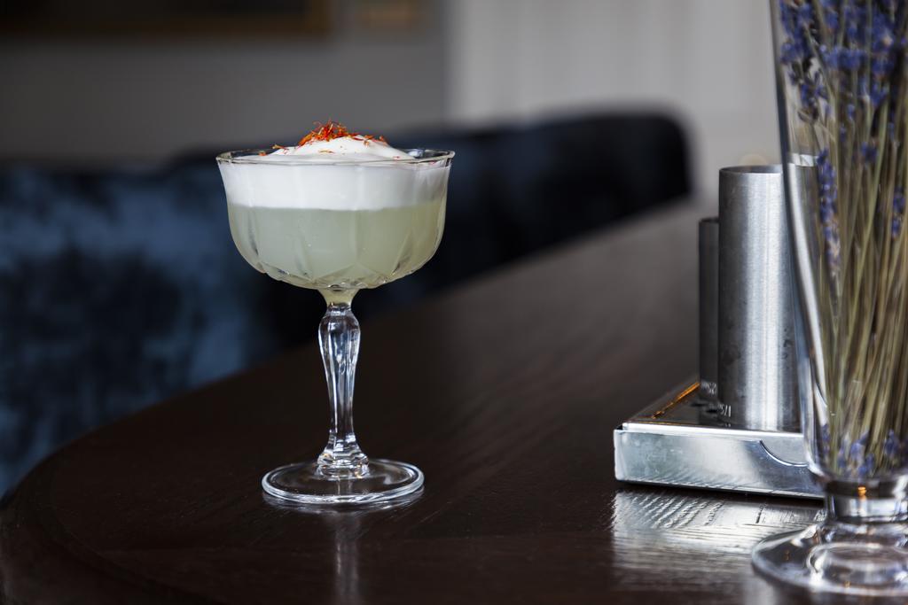 โรซีต เฮาส์ ลอนดอน Hotel ภายนอก รูปภาพ A Clover Club cocktail