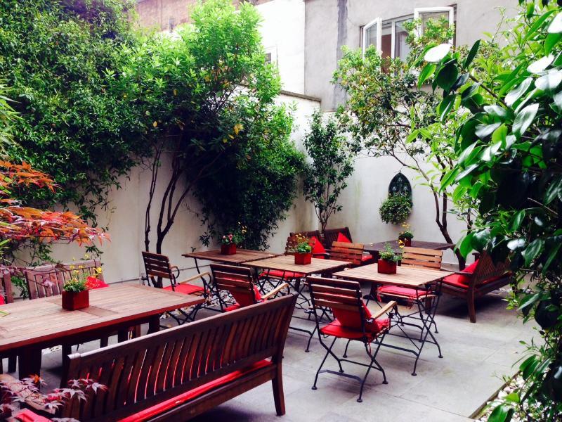 โรซีต เฮาส์ ลอนดอน Hotel ภายนอก รูปภาพ The courtyard at the restaurant