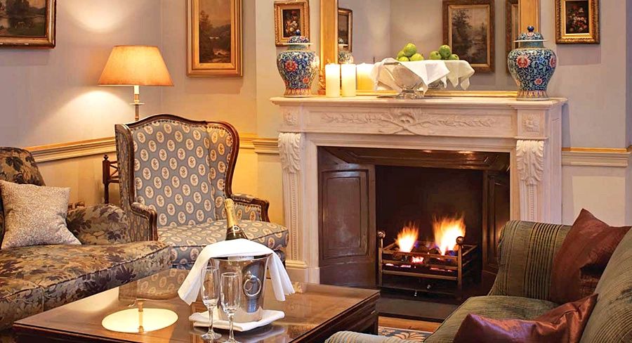 โรซีต เฮาส์ ลอนดอน Hotel ภายนอก รูปภาพ The fireplace in the Drawing Room